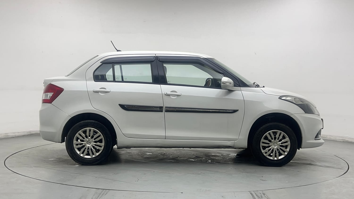 Used 2016 Maruti Suzuki Swift Dzire VXI Petrol Manual exterior RIGHT SIDE VIEW
