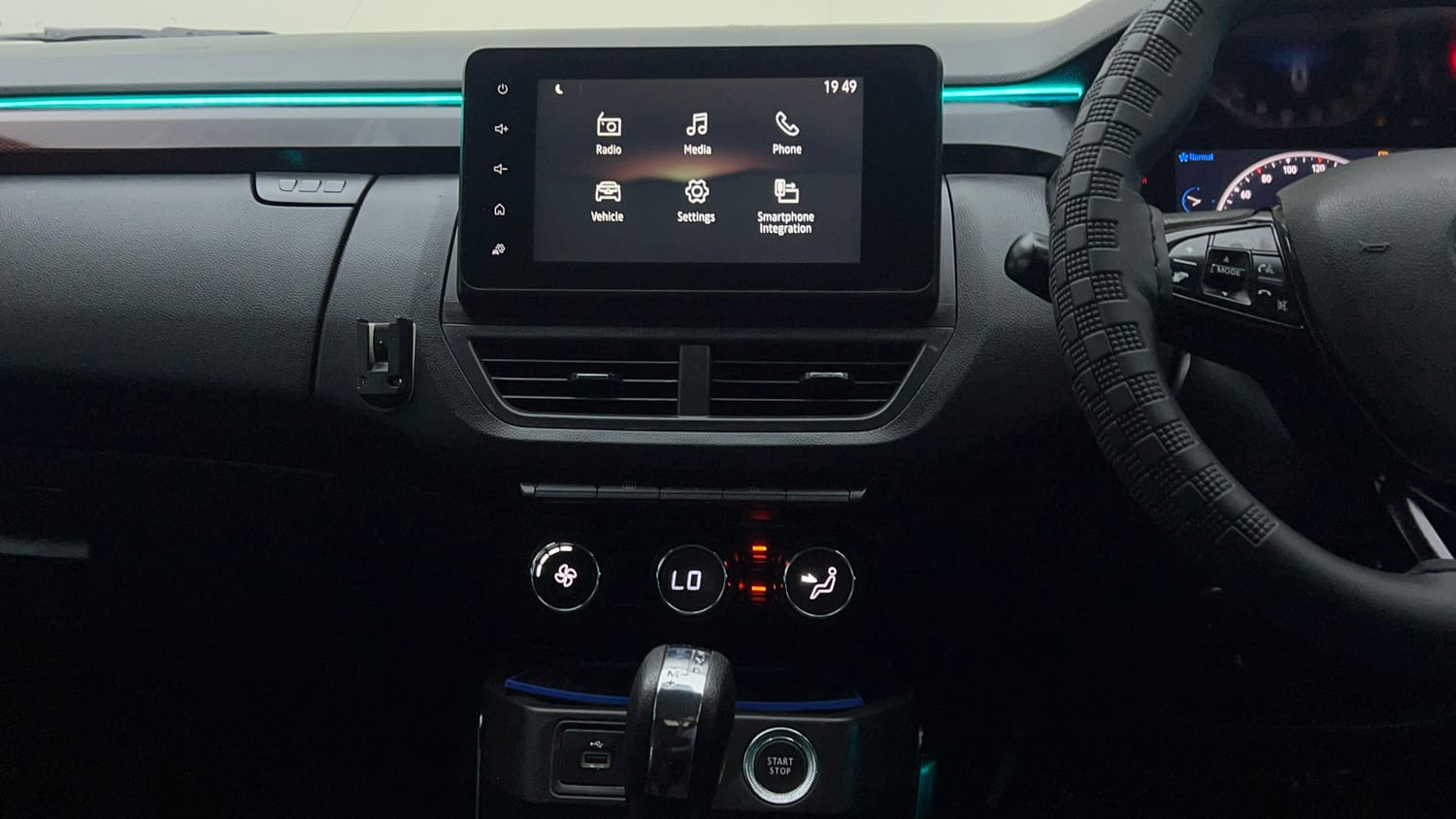 Used 2023 Renault Kiger RXZ AMT Petrol Automatic interior MUSIC SYSTEM & AC CONTROL VIEW