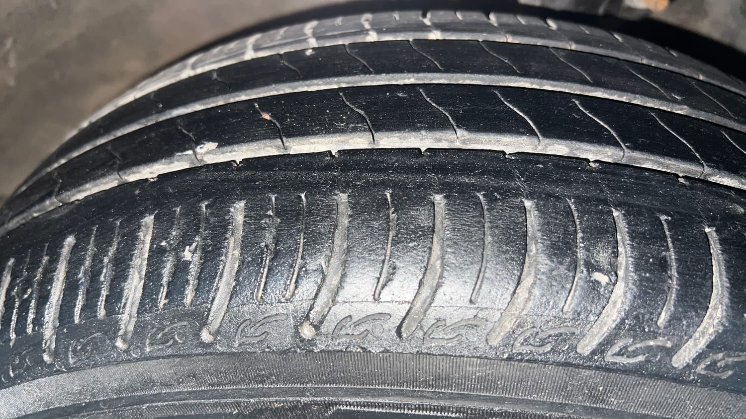 Used 2013 Honda Amaze 1.2 VX AT i-VTEC Petrol Automatic tyres RIGHT FRONT TYRE TREAD VIEW
