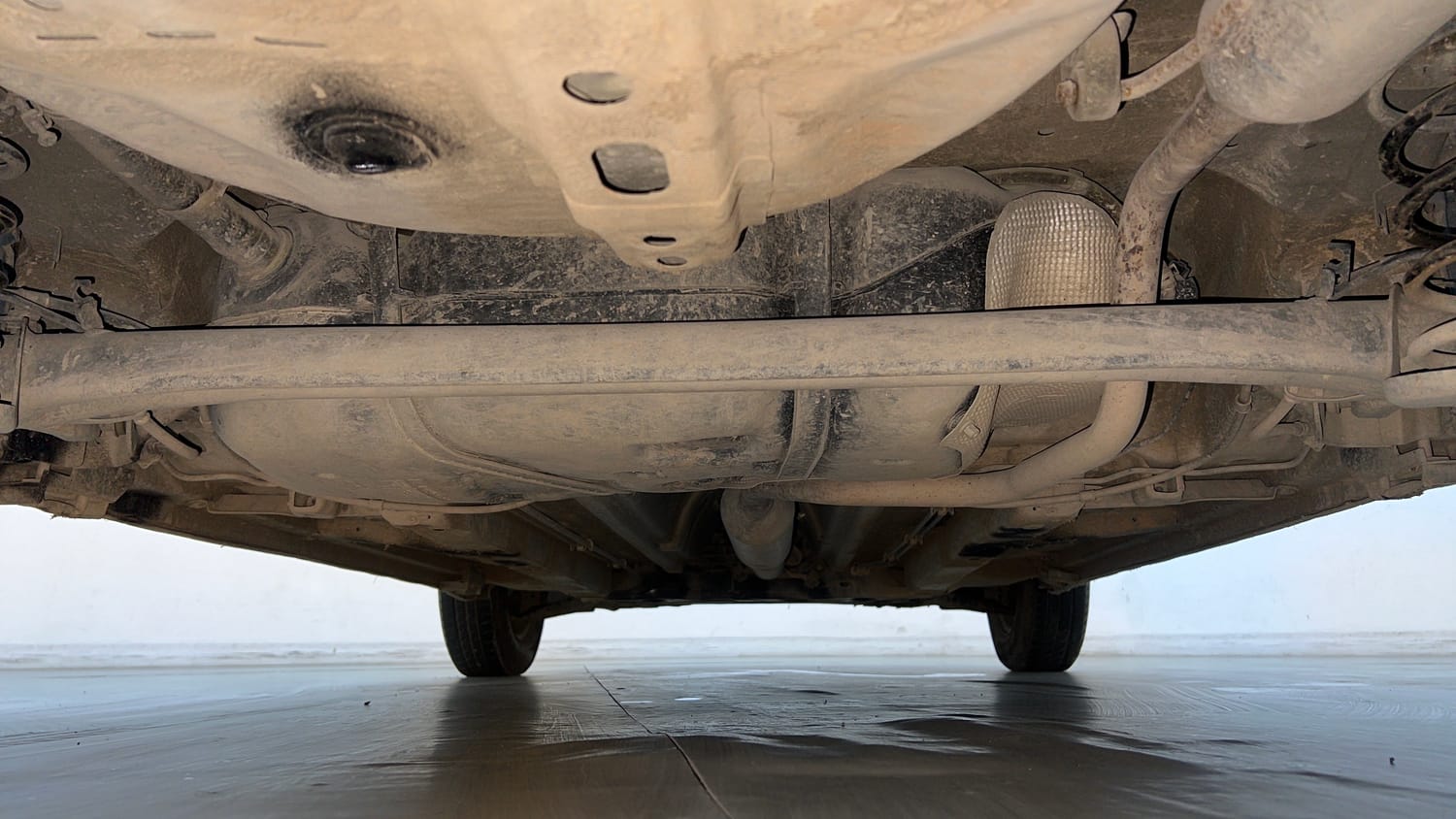 Used 2015 Maruti Suzuki Swift VXi Petrol Manual extra REAR UNDERBODY VIEW (TAKEN FROM REAR)