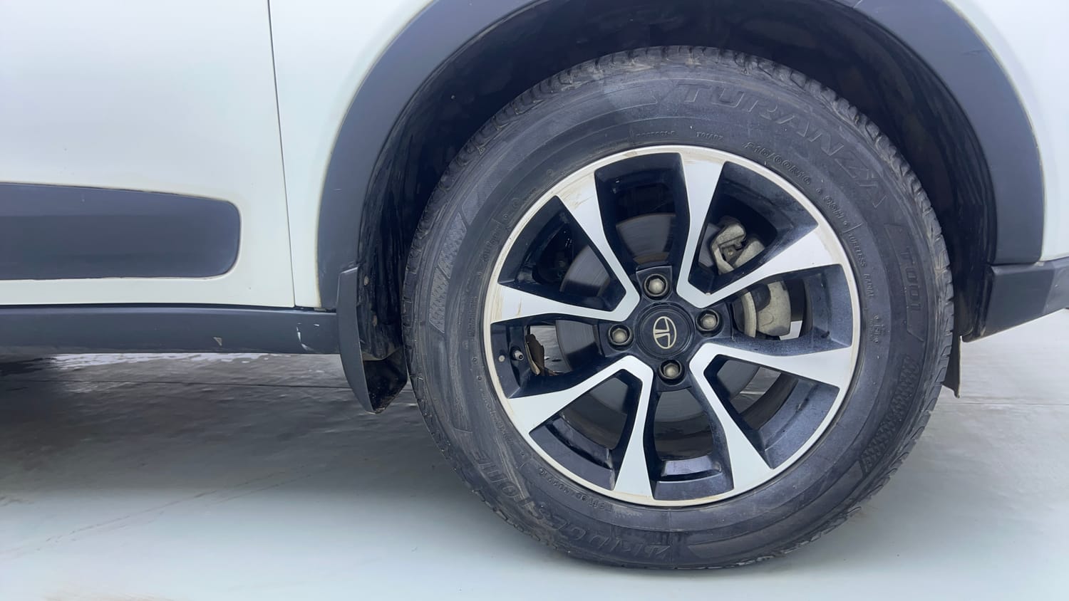 Used 2021 Tata Nexon XZA Plus (S) Petrol Automatic tyres RIGHT FRONT TYRE RIM VIEW