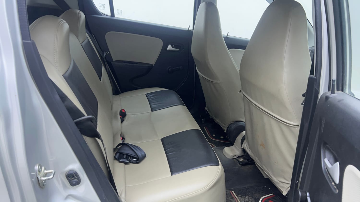 Used 2023 Maruti Suzuki Alto 800 Vxi Plus Petrol Manual interior RIGHT SIDE REAR DOOR CABIN VIEW