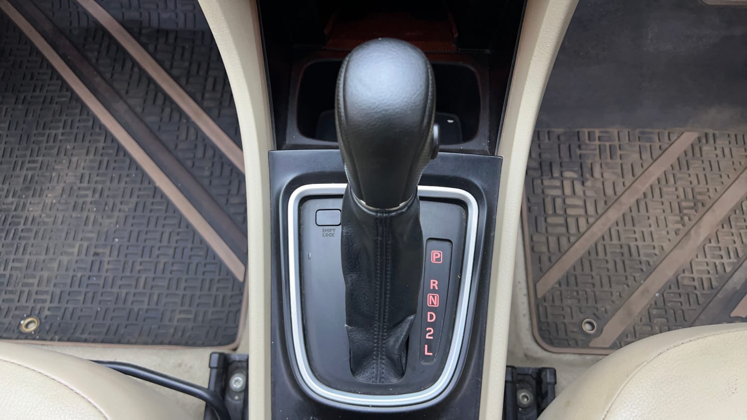 Used 2019 Maruti Suzuki Ciaz Alpha Hybrid 1.5 AT Petrol Automatic interior GEAR  KNOB VIEW
