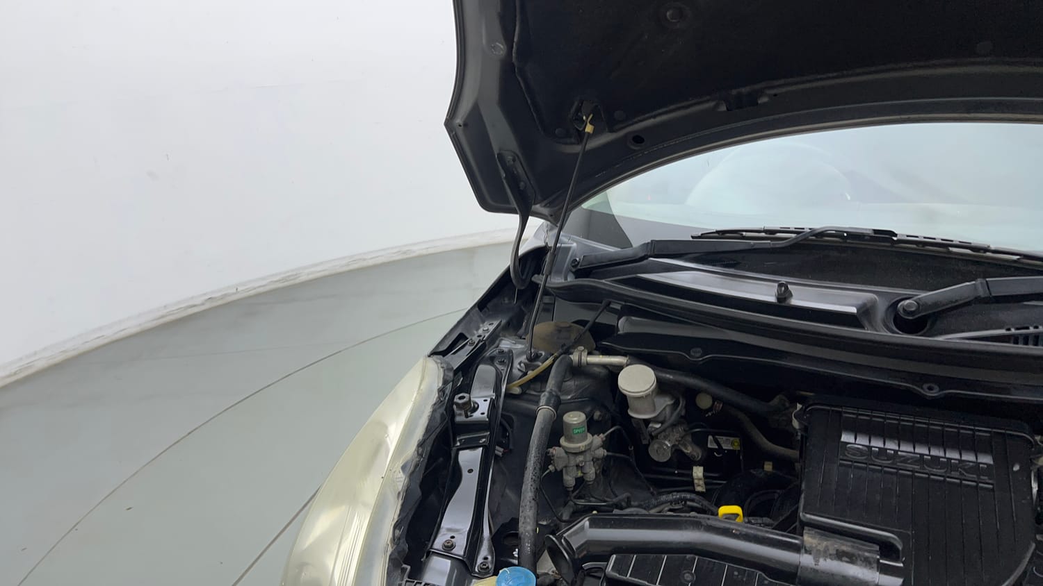 Used 2015 Maruti Suzuki Swift VXi Petrol Manual engine ENGINE RIGHT SIDE HINGE & APRON VIEW