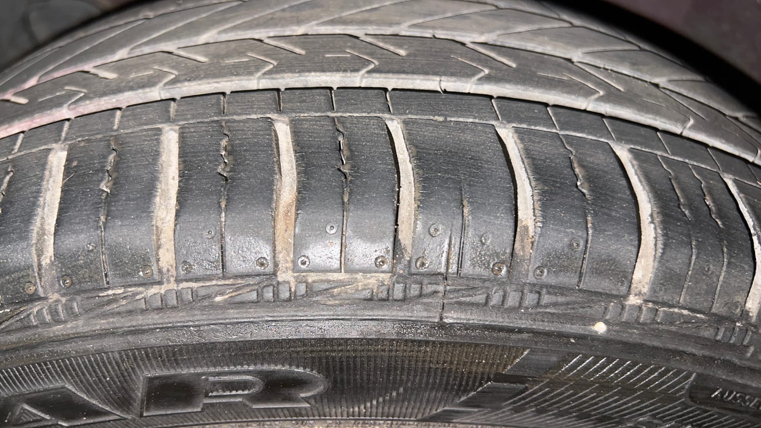 Used 2015 Hyundai Grand i10 Asta 1.2 Kappa VTVT Petrol Manual tyres RIGHT REAR TYRE TREAD VIEW