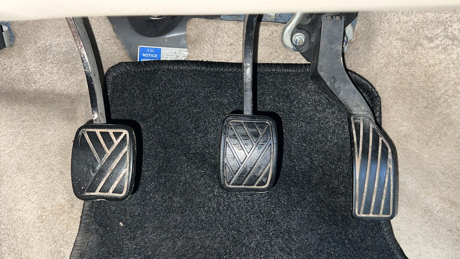 Used 2014 Maruti Suzuki Ertiga ZXi Petrol Manual interior PEDALS VIEW