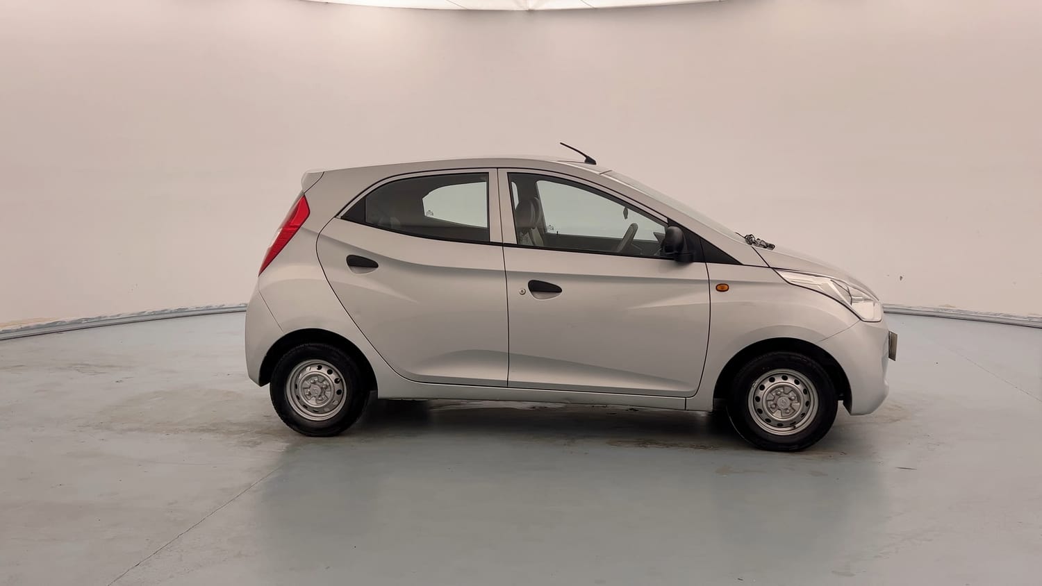 Used 2016 Hyundai Eon Era + Petrol Manual exterior RIGHT SIDE VIEW