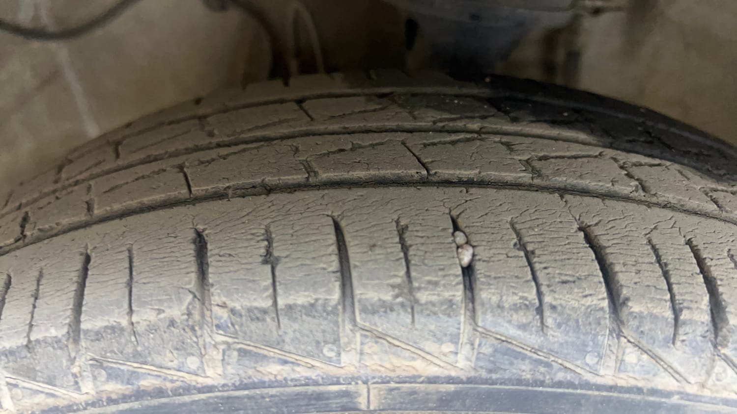Used 2023 Maruti Suzuki Alto 800 Vxi Plus Petrol Manual tyres LEFT FRONT TYRE TREAD VIEW