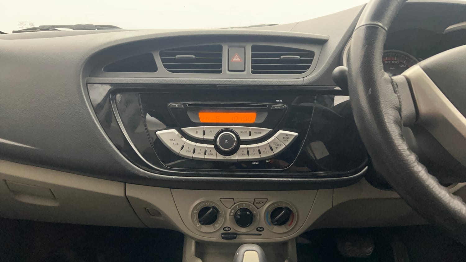 Used 2015 Maruti Suzuki Alto K10 VXi AMT Petrol Automatic interior MUSIC SYSTEM & AC CONTROL VIEW