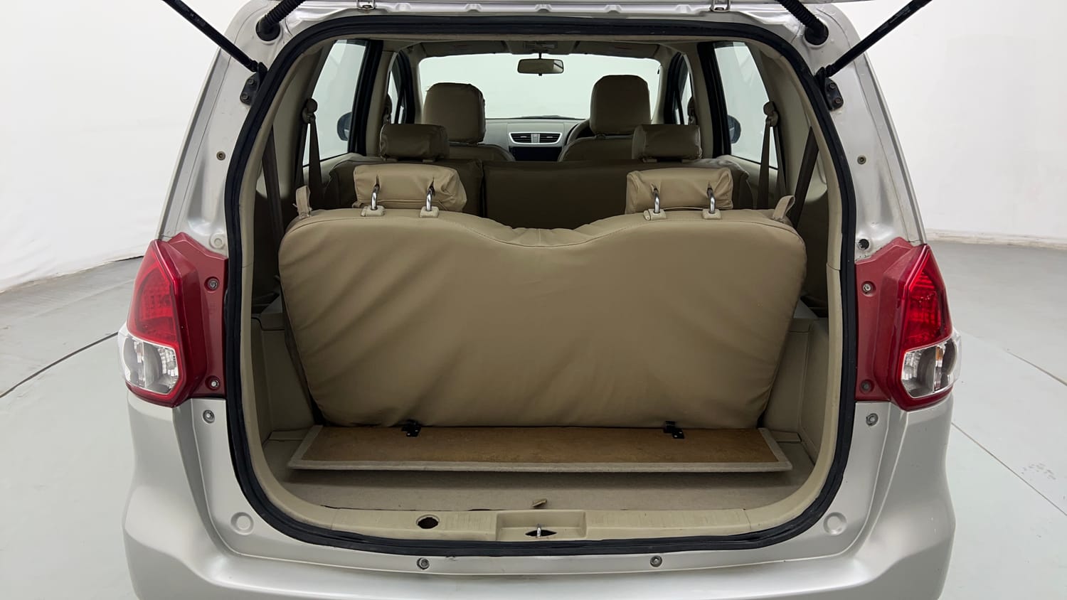 Used 2014 Maruti Suzuki Ertiga ZXi Petrol Manual interior DICKY INSIDE VIEW