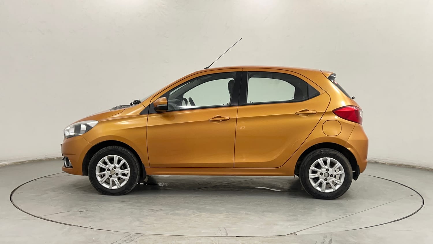 Used 2016 Tata Tiago Revotron XZ Petrol Manual exterior LEFT SIDE VIEW