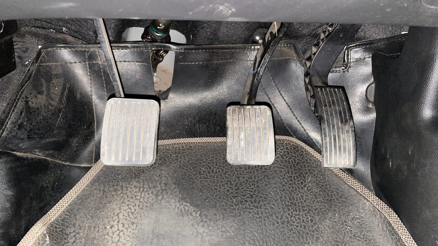 Used 2017 Hyundai Grand i10 Sportz (O) 1.2 Kappa VTVT Petrol Manual interior PEDALS VIEW