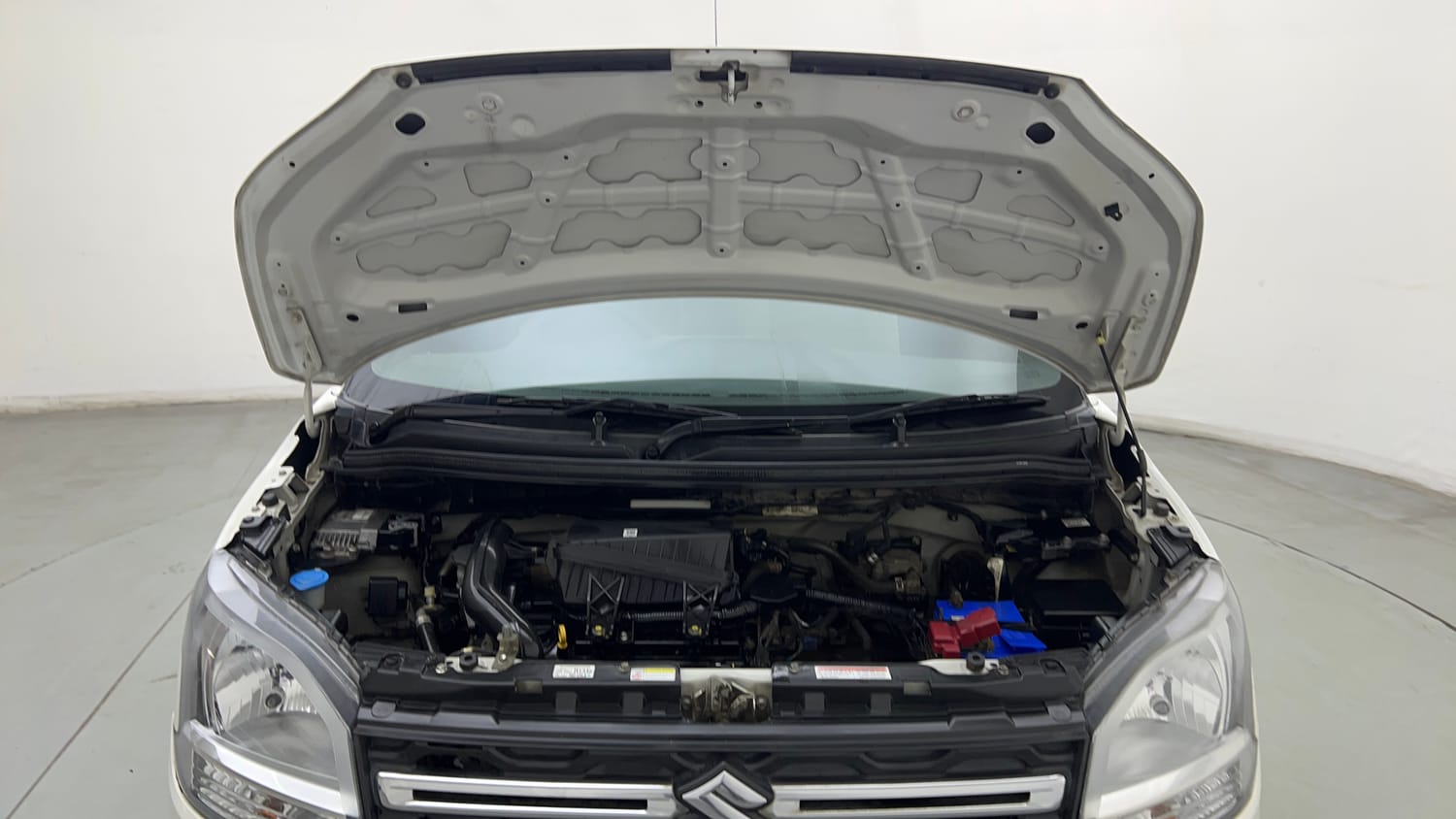Used 2022 Maruti Suzuki Wagon R LXI 1.0 CNG Cng Manual engine ENGINE & BONNET OPEN FRONT VIEW