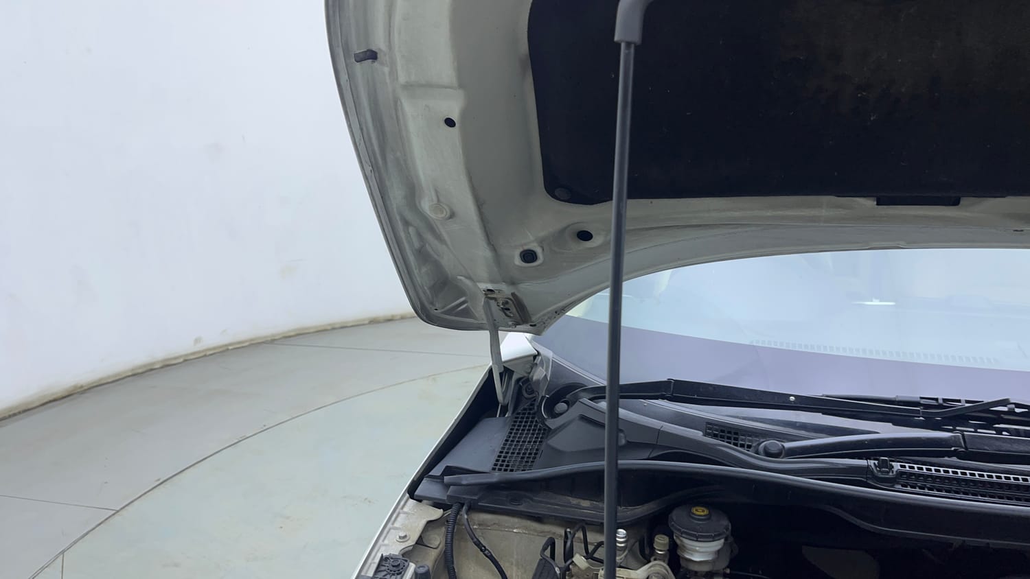 Used 2022 Honda City ZX CVT Petrol Petrol Automatic engine ENGINE RIGHT SIDE HINGE & APRON VIEW