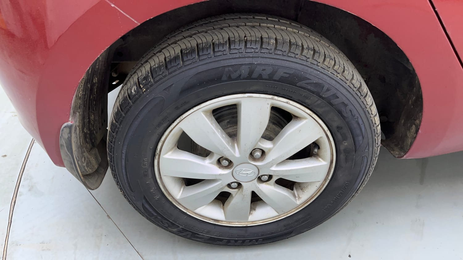 Used 2012 Hyundai i20 Sportz 1.2 Petrol Manual tyres RIGHT REAR TYRE RIM VIEW