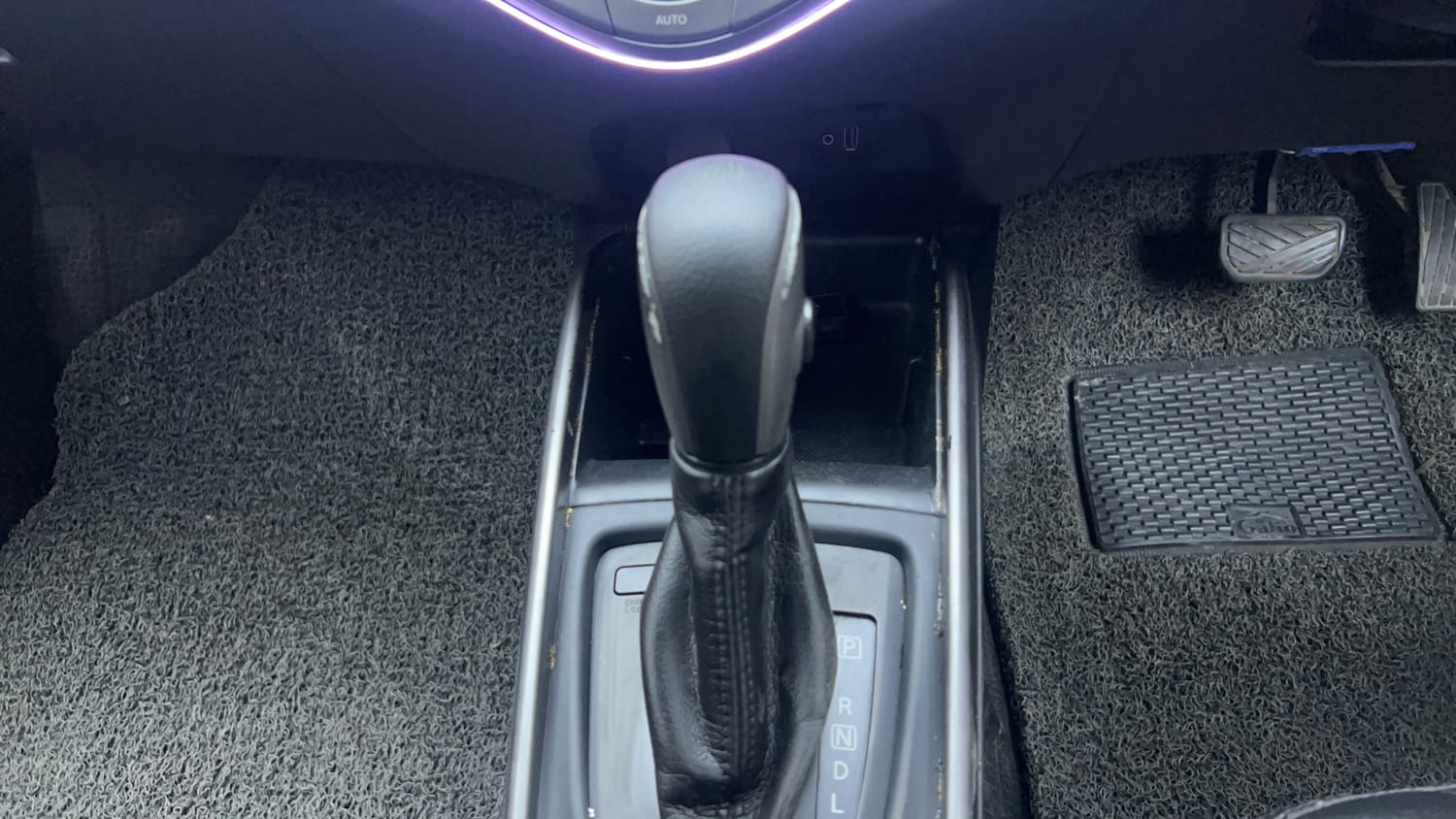 Used 2019 Maruti Suzuki Baleno Zeta Automatic Petrol Automatic interior GEAR  KNOB VIEW