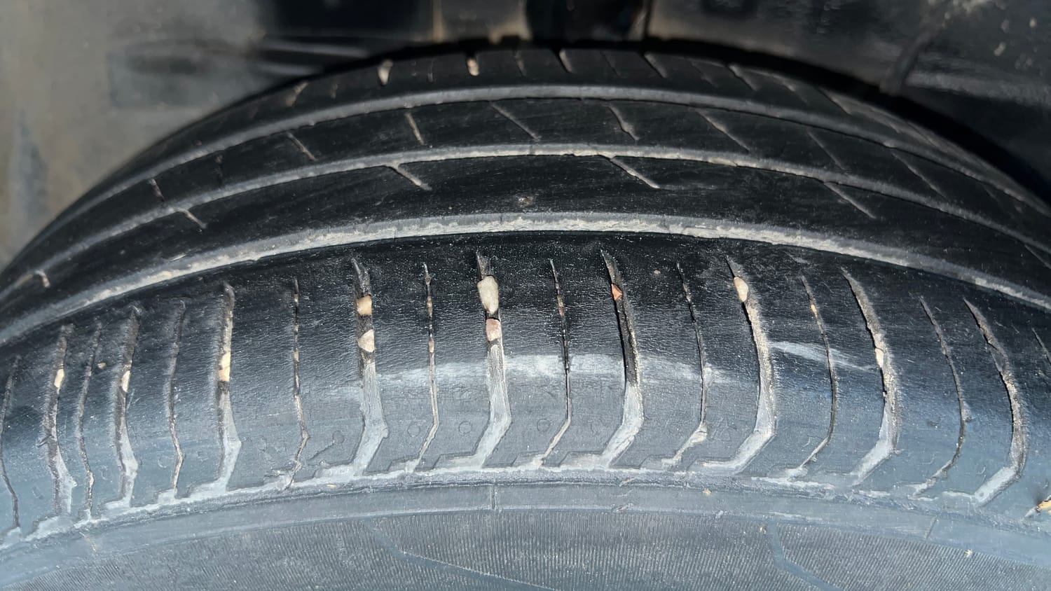Used 2022 Tata Punch Adventure Rhythm Pack MT Petrol Manual tyres RIGHT REAR TYRE TREAD VIEW