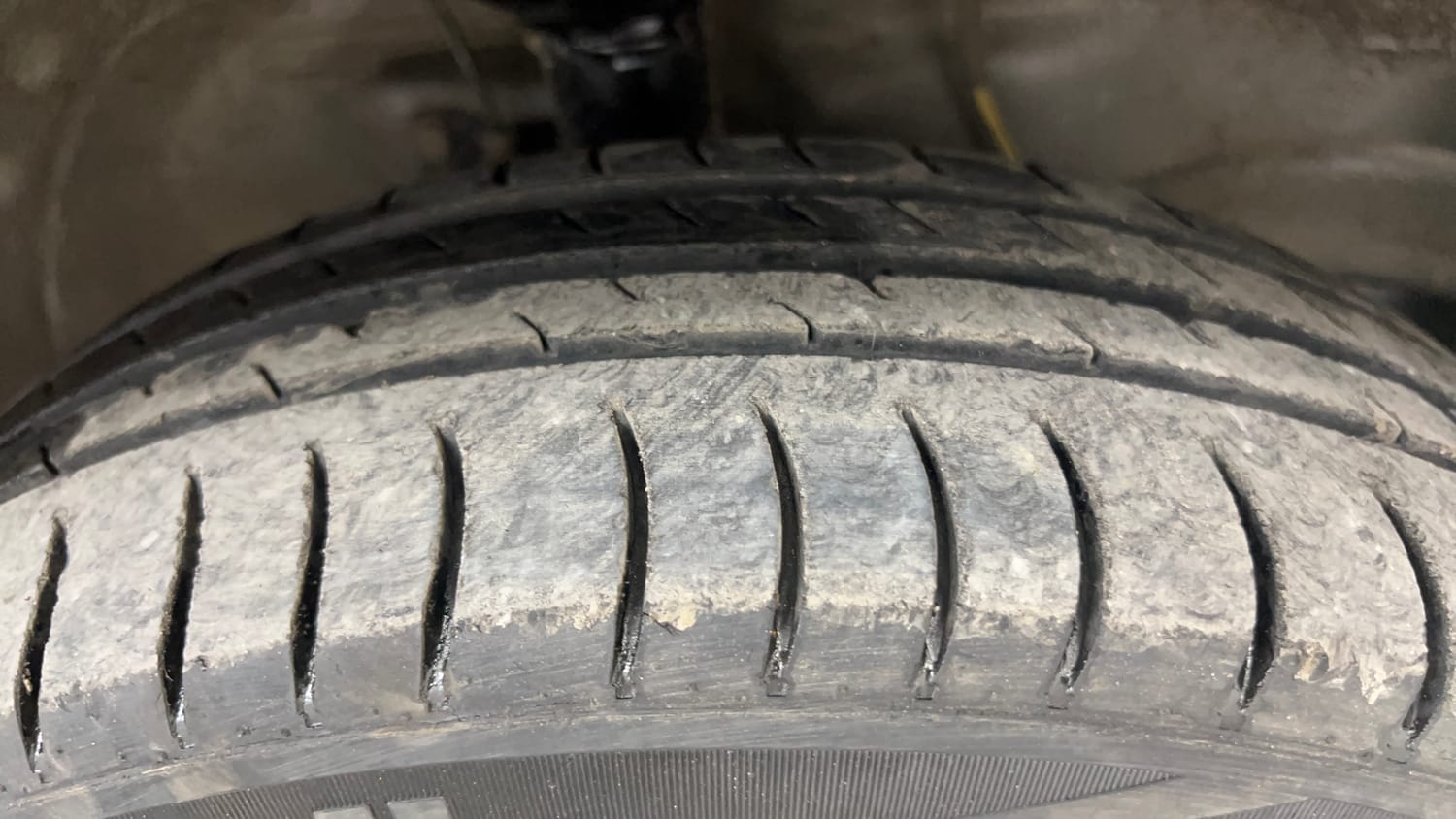 Used 2017 Maruti Suzuki Wagon R 1.0 VXI AMT (O) Petrol Automatic tyres RIGHT FRONT TYRE TREAD VIEW