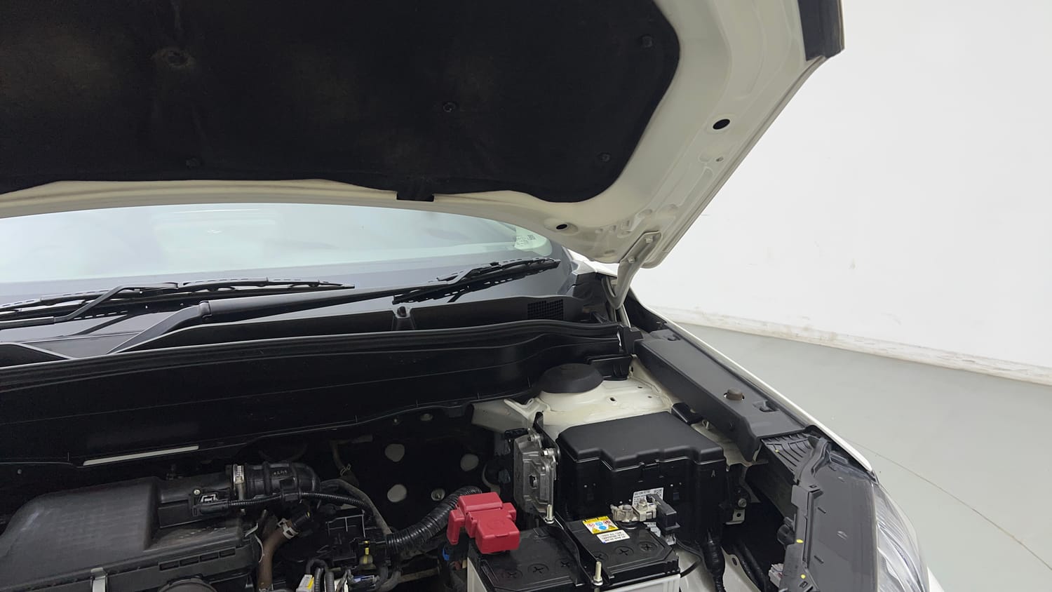 Used 2023 Maruti Suzuki Grand Vitara Sigma Smart Hybrid Petrol Manual engine ENGINE LEFT SIDE HINGE & APRON VIEW
