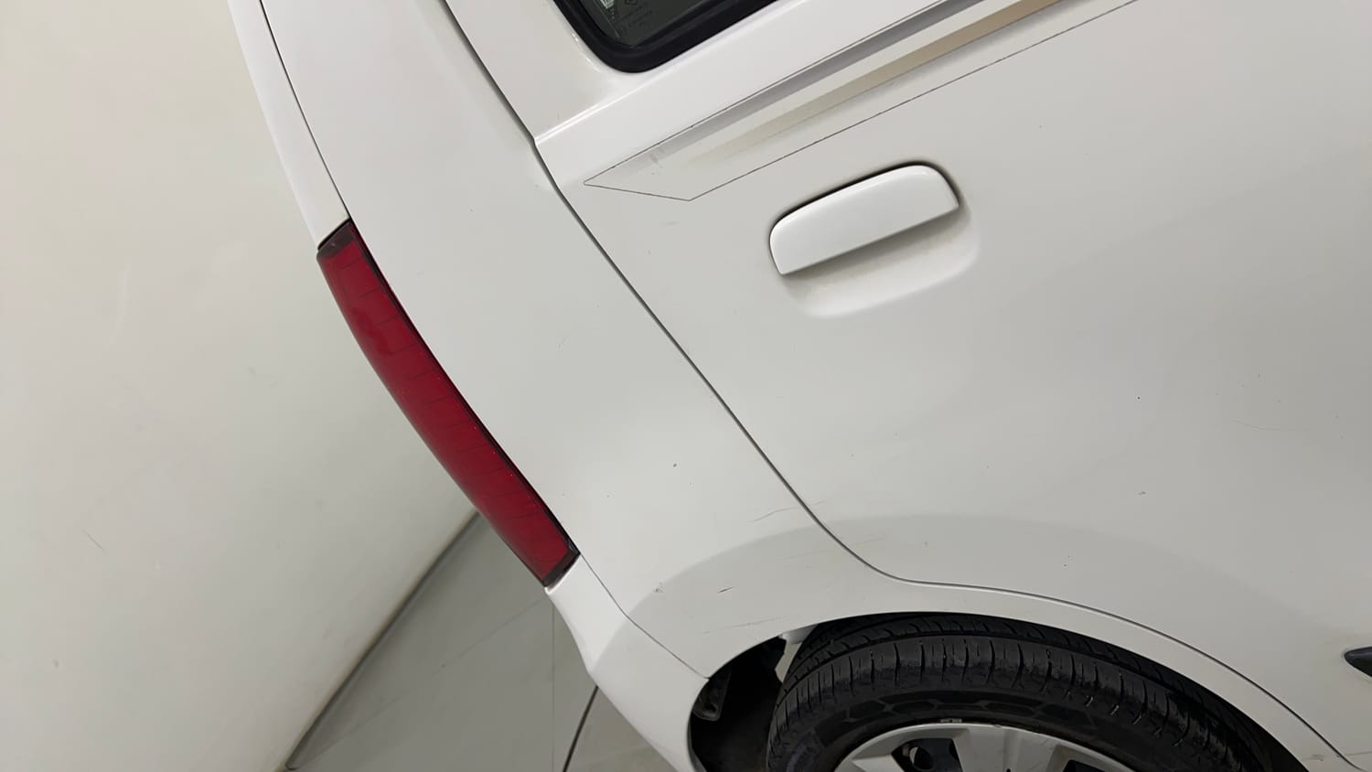 Used 2016 Maruti Suzuki Wagon R 1.0 VXI AMT Petrol Automatic dents MINOR SCRATCH