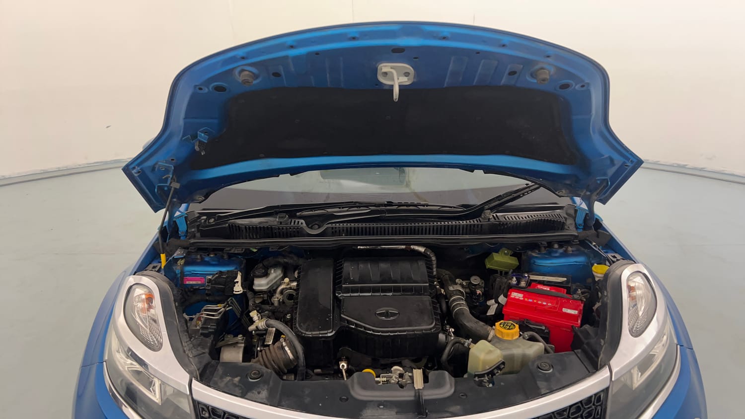 Used 2017 Tata Nexon XZ Plus Diesel Diesel Manual engine ENGINE & BONNET OPEN FRONT VIEW