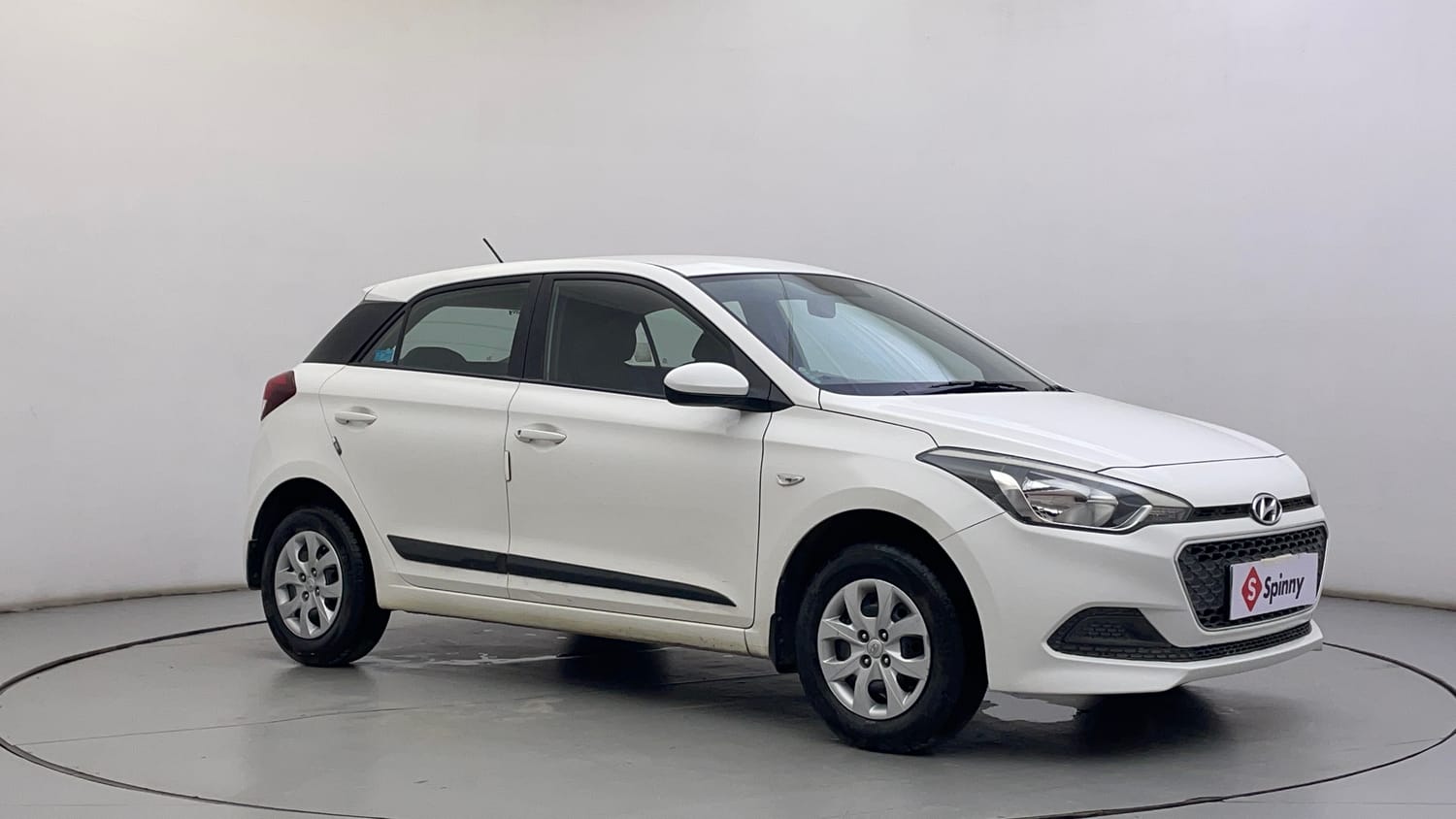 Used 2017 Hyundai Elite i20 Magna Executive 1.2 Petrol Manual exterior RIGHT FRONT CORNER VIEW
