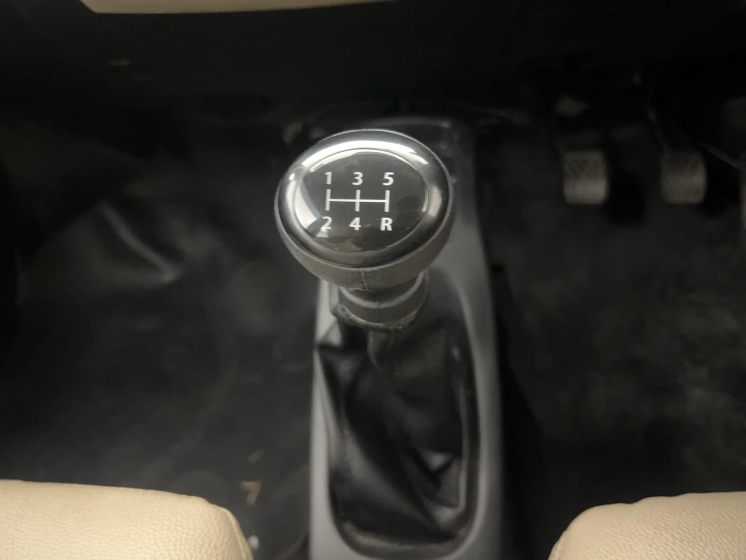 Used 2017 Maruti Suzuki Wagon R VXI+ Petrol Manual interior GEAR  KNOB VIEW