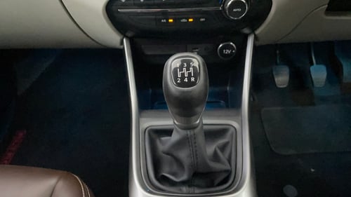 Used 2022 Tata Altroz XZ Petrol Petrol Manual interior GEAR  KNOB VIEW
