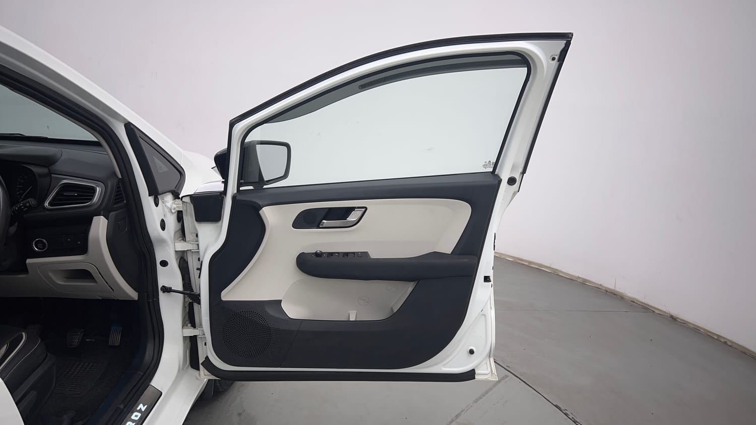 Used 2021 Tata Altroz XZ Plus Petrol Petrol Manual interior RIGHT FRONT DOOR OPEN VIEW