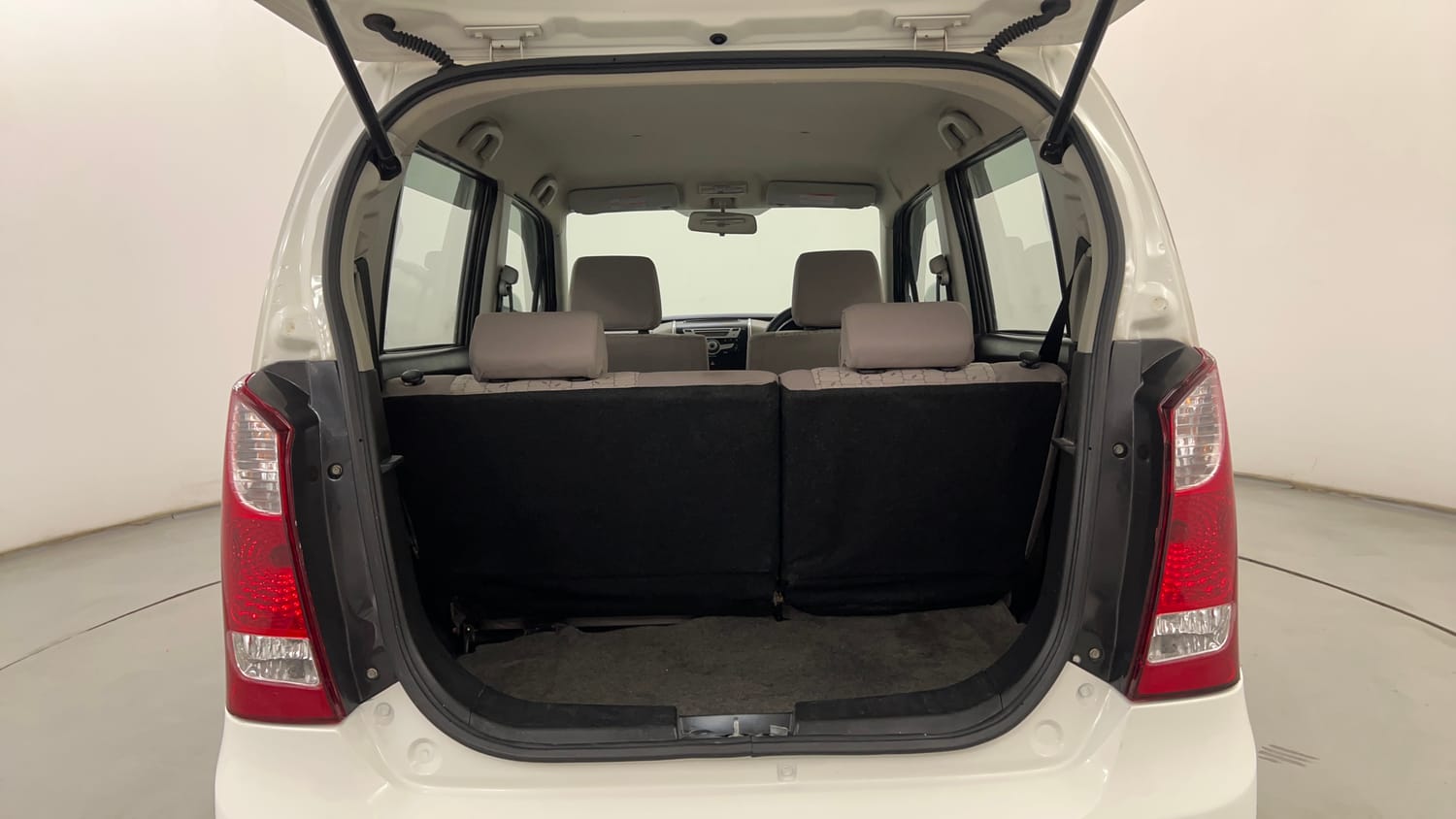 Used 2016 Maruti Suzuki Wagon R 1.0 VXI AMT Petrol Automatic interior DICKY INSIDE VIEW