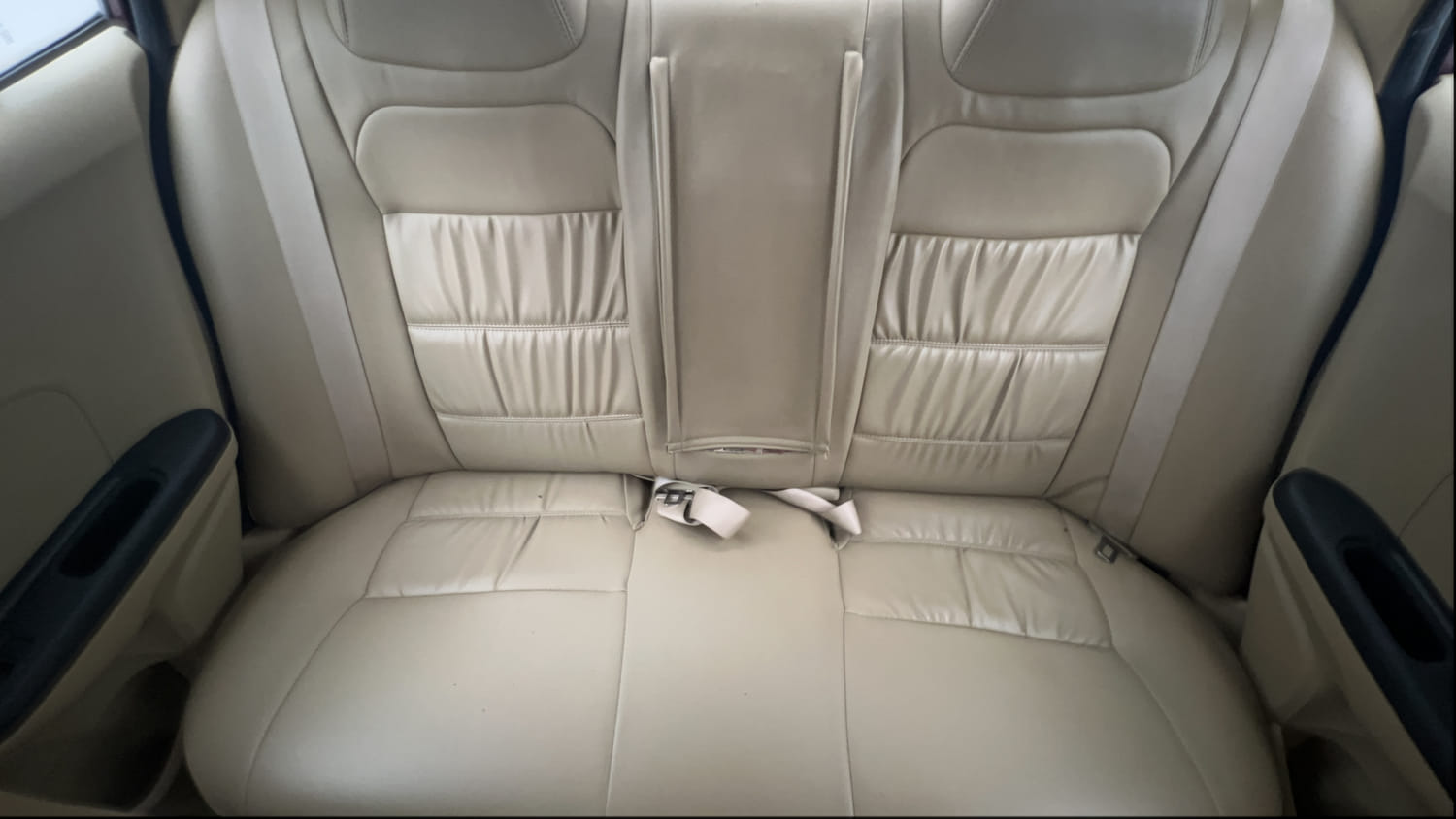 Used 2017 Honda Amaze 1.2 S i-VTEC Petrol Manual interior REAR SEAT CONDITION VIEW