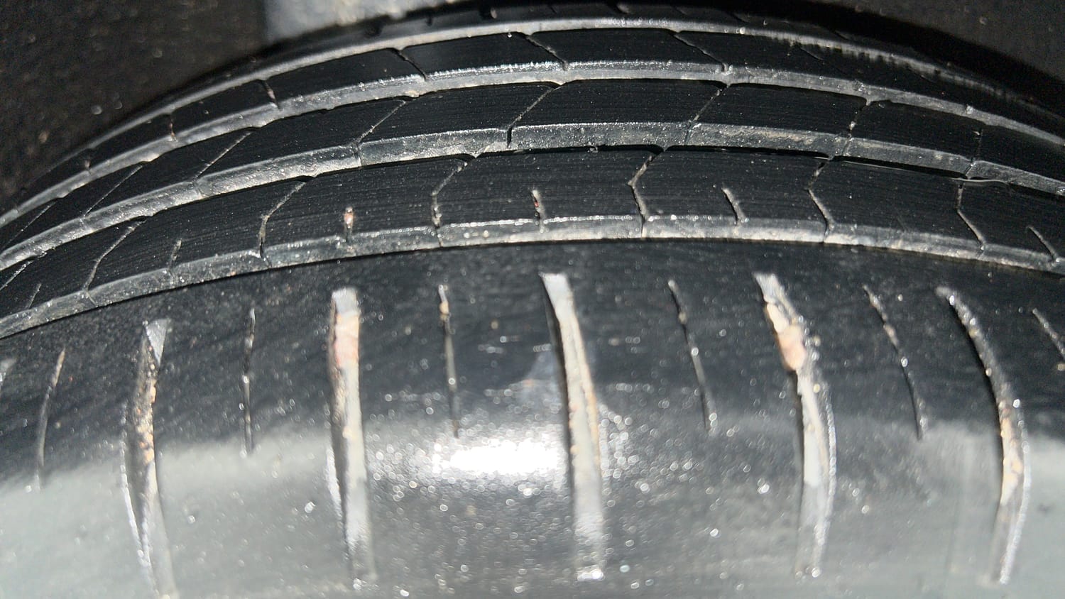 Used 2017 Maruti Suzuki Baleno Zeta 1.2 Petrol Manual tyres RIGHT REAR TYRE TREAD VIEW