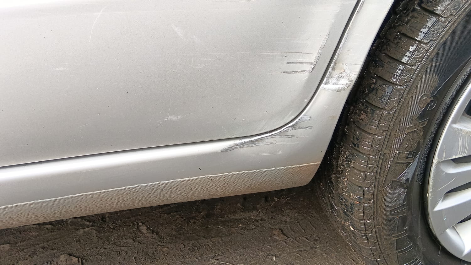 Used 2015 Maruti Suzuki Ertiga Vxi Petrol Manual dents MINOR DENT