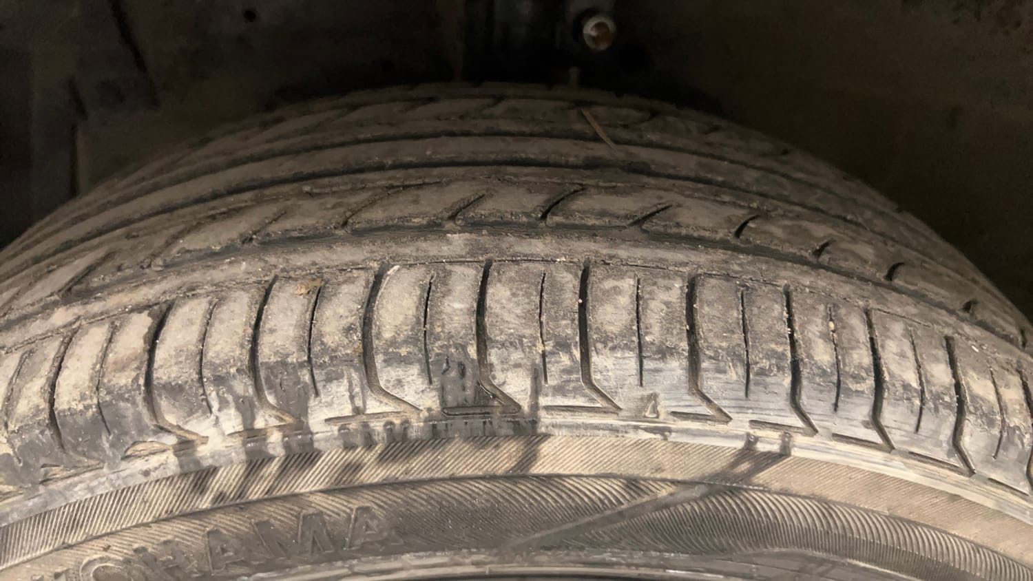 Used 2013 Maruti Suzuki Ertiga Vxi Petrol Manual tyres LEFT FRONT TYRE TREAD VIEW