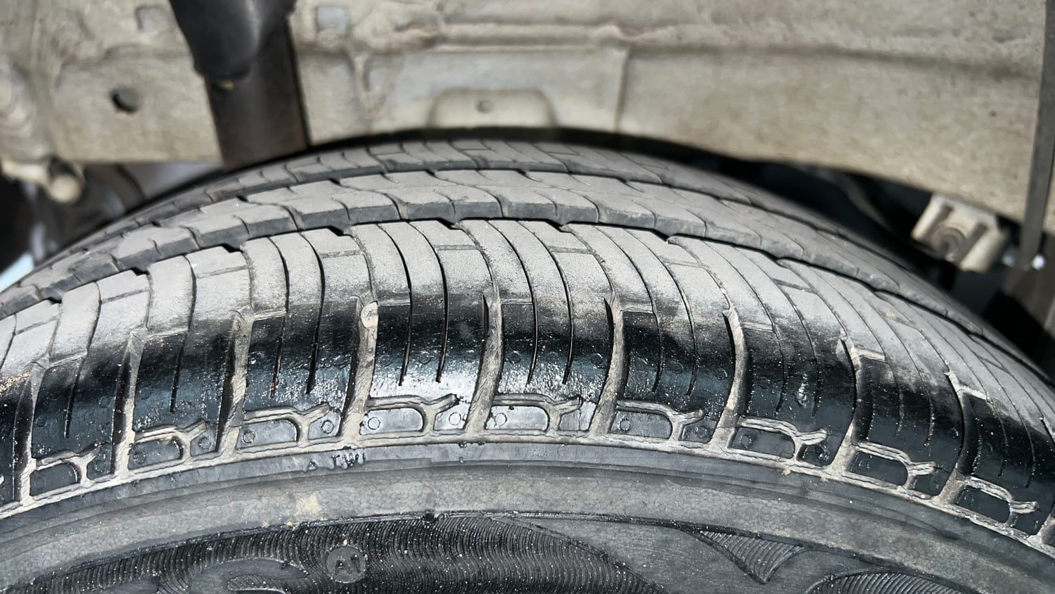 Used 2017 Mahindra KUV100 K6 6 STR Petrol Manual tyres RIGHT REAR TYRE TREAD VIEW