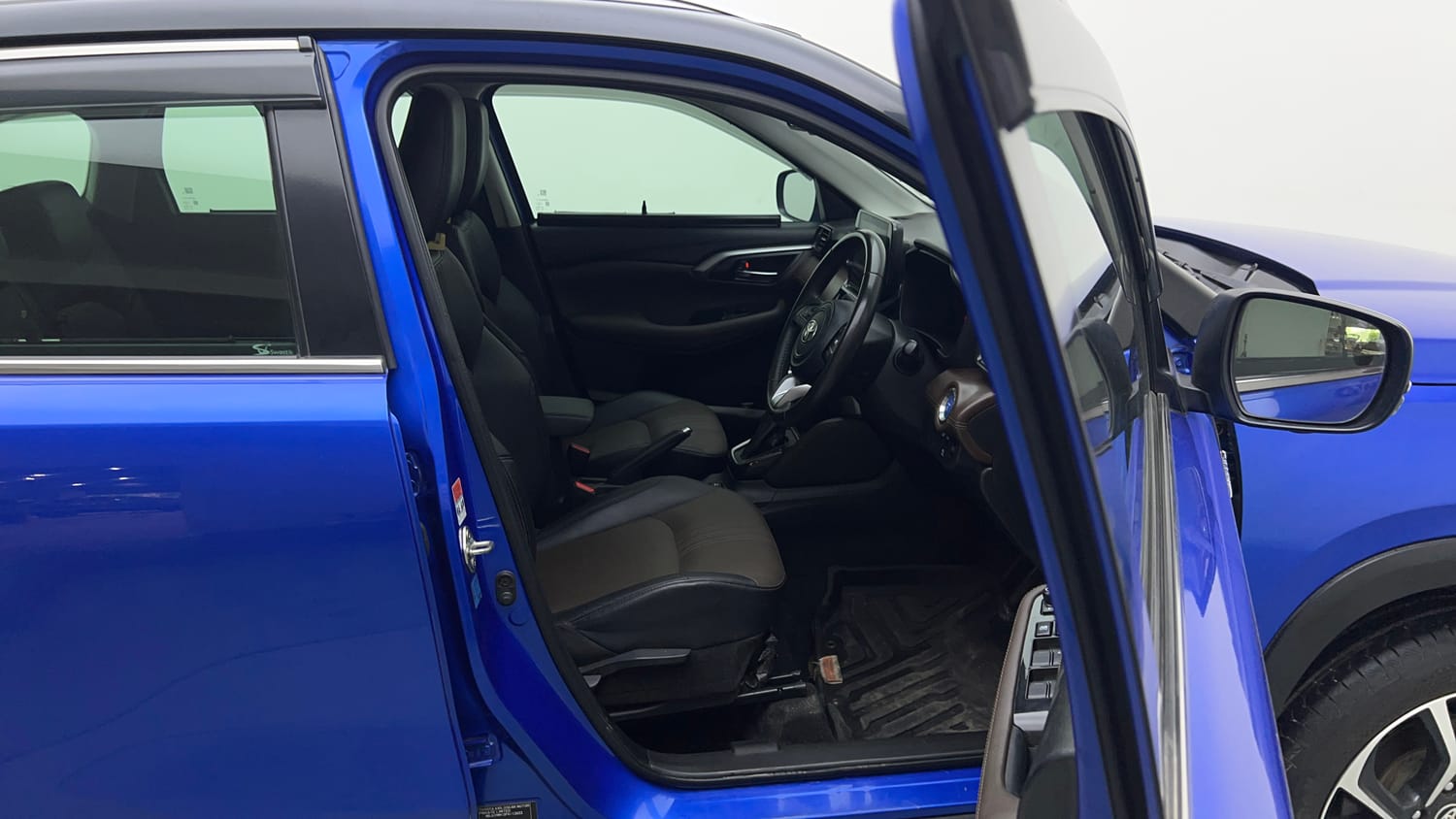 Used 2023 Toyota Urban Cruiser Hyryder V Hybrid Dual Tone Hybrid Automatic interior RIGHT SIDE FRONT DOOR CABIN VIEW