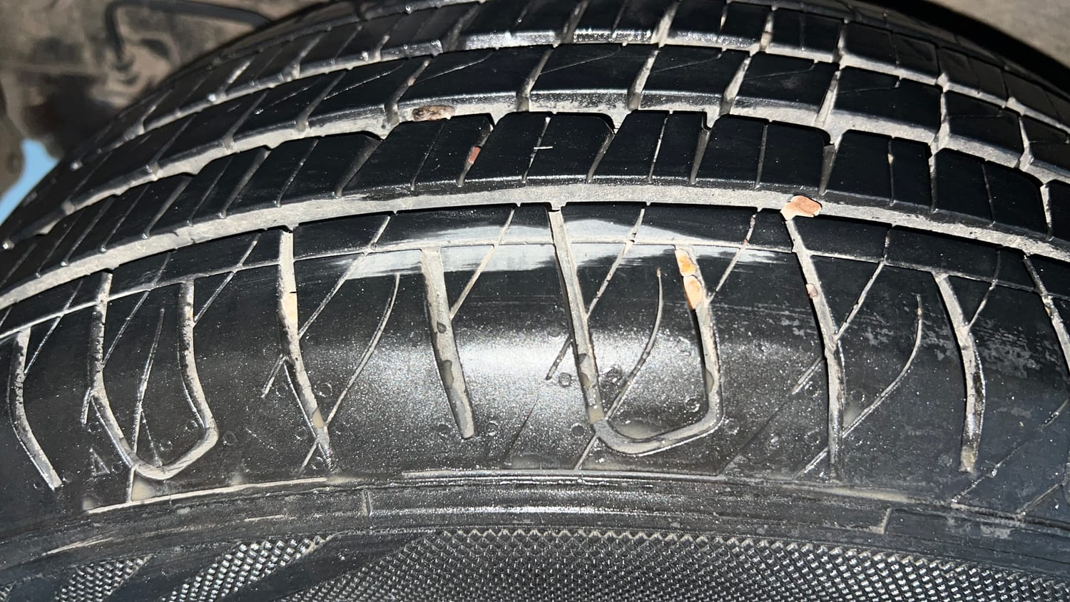 Used 2020 Hyundai Venue SX Plus 1.0 Turbo DCT Petrol Automatic tyres RIGHT REAR TYRE TREAD VIEW
