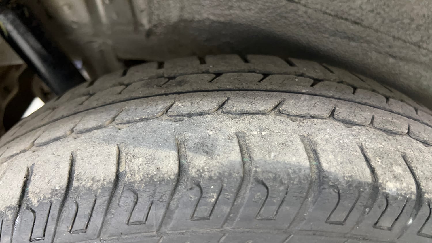 Used 2017 Maruti Suzuki Wagon R 1.0 VXI AMT (O) Petrol Automatic tyres RIGHT REAR TYRE TREAD VIEW