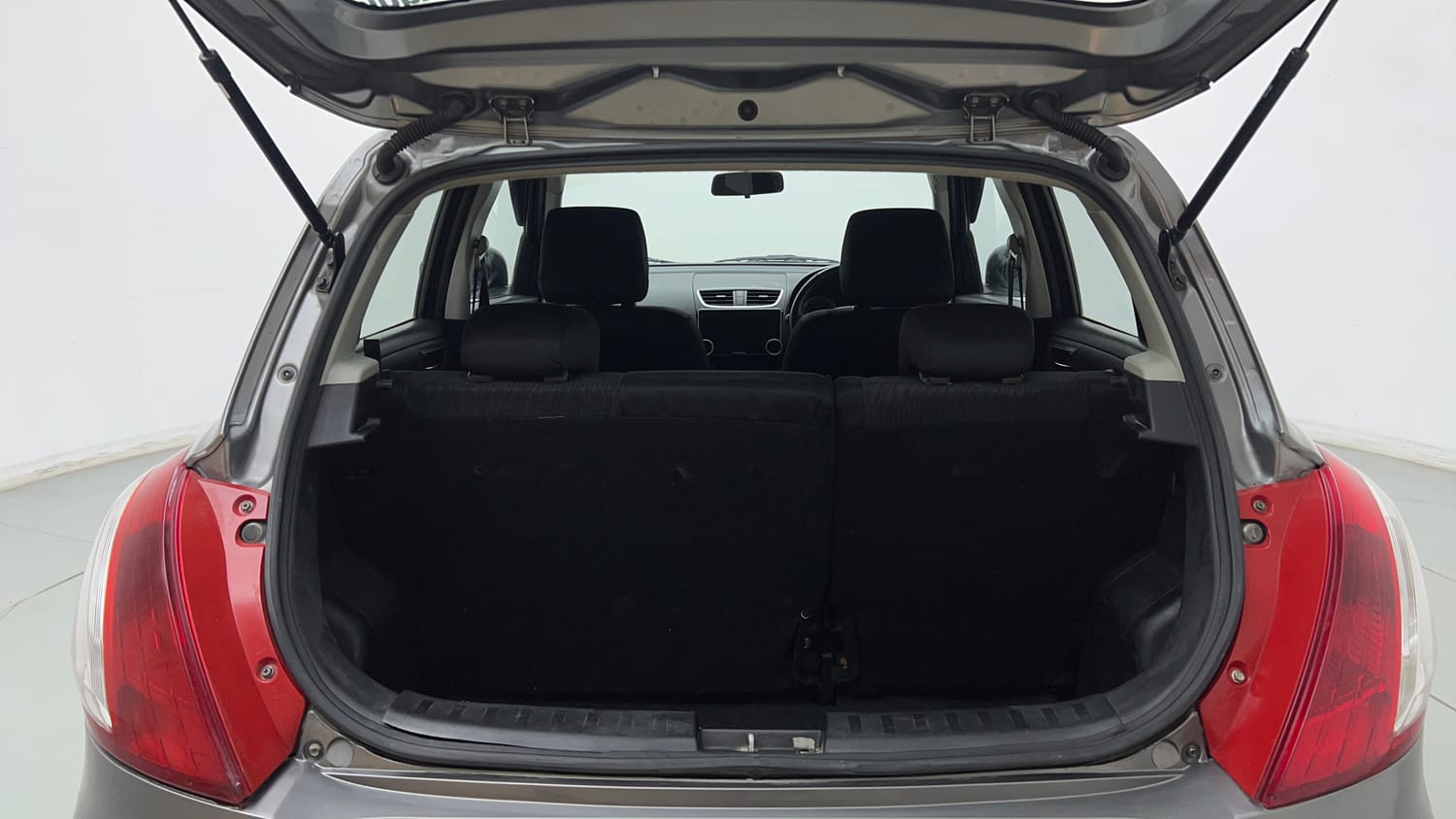Used 2015 Maruti Suzuki Swift VXi Petrol Manual interior DICKY INSIDE VIEW