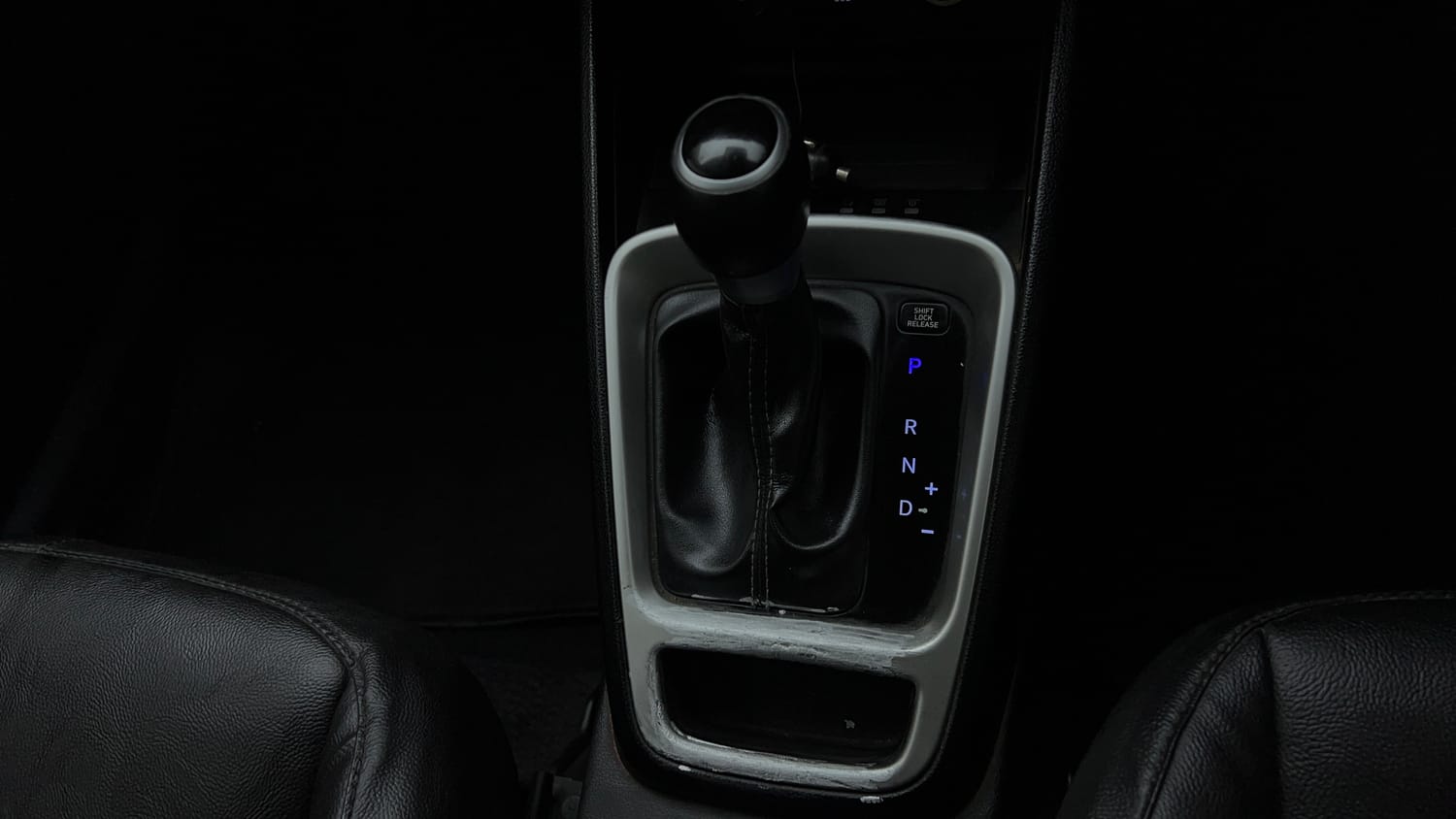 Used 2020 Hyundai Venue SX Plus 1.0 Turbo DCT Petrol Automatic interior GEAR  KNOB VIEW