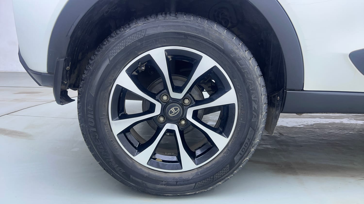 Used 2021 Tata Nexon XZA Plus (S) Petrol Automatic tyres RIGHT REAR TYRE RIM VIEW