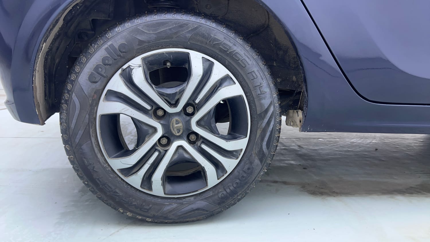 Used 2021 Tata Tiago XZ Petrol Manual tyres RIGHT REAR TYRE RIM VIEW
