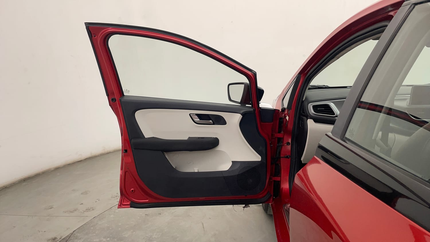 Used 2022 Tata Altroz XZ Petrol Petrol Manual interior LEFT FRONT DOOR OPEN VIEW