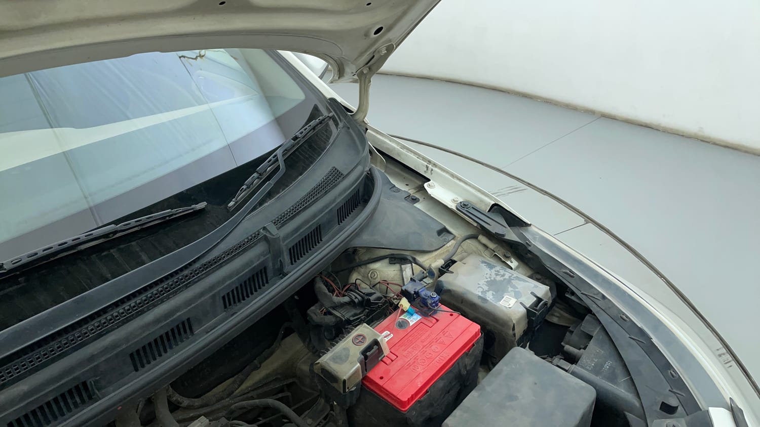 Used 2017 Hyundai Elite i20 Magna Executive 1.2 Petrol Manual engine ENGINE LEFT SIDE HINGE & APRON VIEW