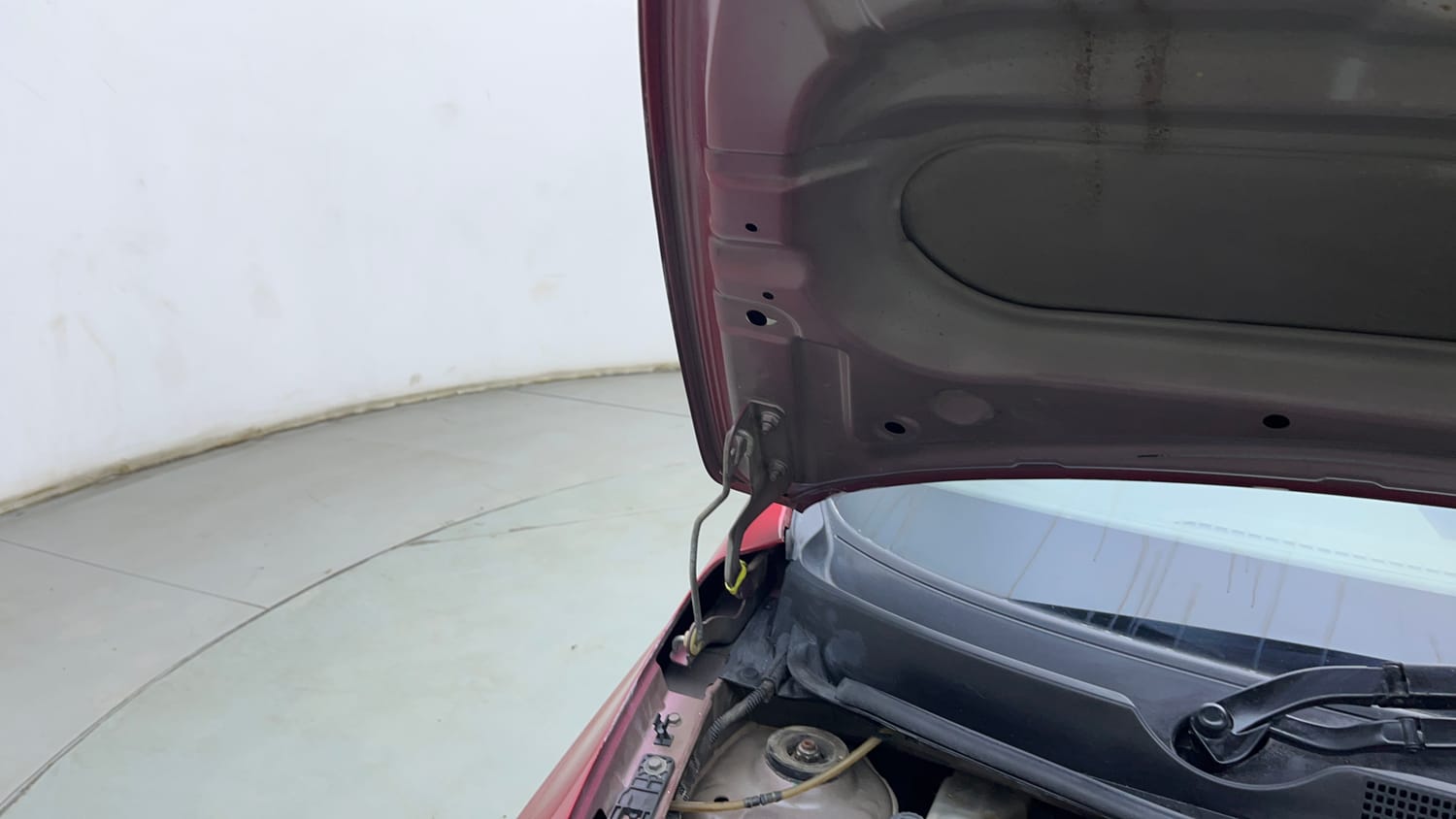Used 2015 Datsun GO T Petrol Manual engine ENGINE RIGHT SIDE HINGE & APRON VIEW