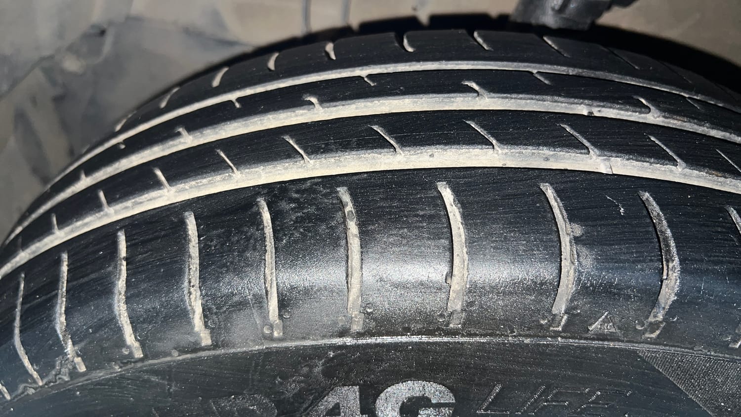Used 2015 Maruti Suzuki Swift VXi Petrol Manual tyres LEFT FRONT TYRE TREAD VIEW