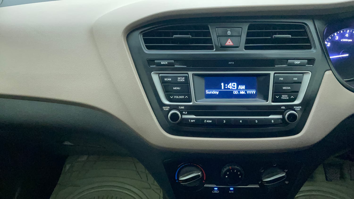 Used 2017 Hyundai Elite i20 Magna Executive 1.2 Petrol Manual interior MUSIC SYSTEM & AC CONTROL VIEW