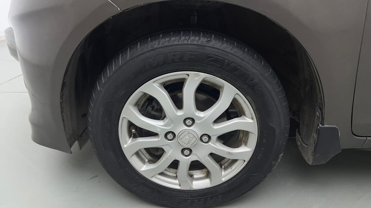 Used 2013 Honda Amaze 1.2 VX AT i-VTEC Petrol Automatic tyres LEFT FRONT TYRE RIM VIEW