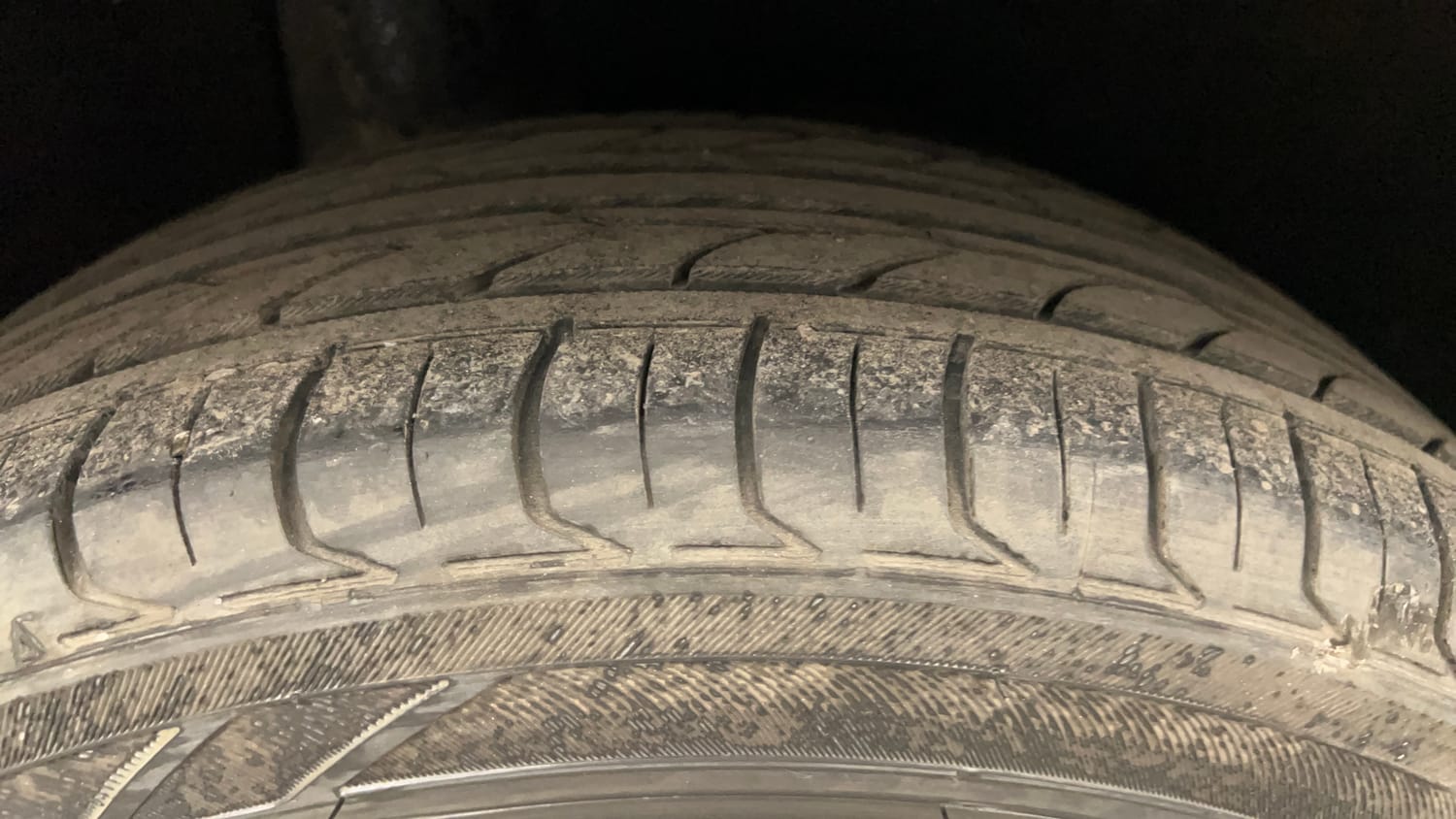 Used 2016 Maruti Suzuki Baleno Delta 1.2 Petrol Manual tyres RIGHT REAR TYRE TREAD VIEW