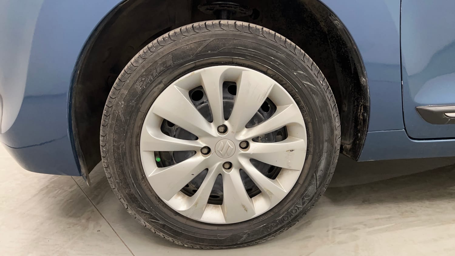 Used 2016 Maruti Suzuki Baleno Delta 1.2 Petrol Manual tyres LEFT FRONT TYRE RIM VIEW